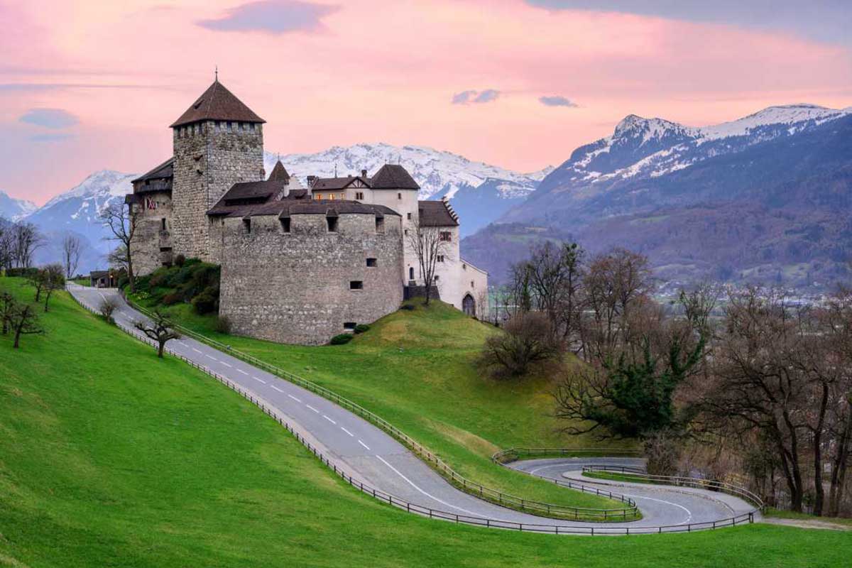 Expatriation au Liechtenstein : procédure et avantages